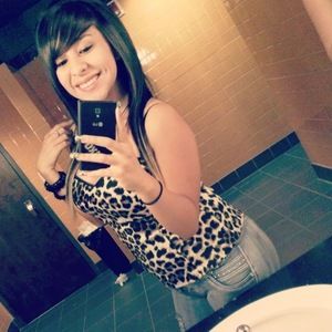 Meet your Posher, Yanira